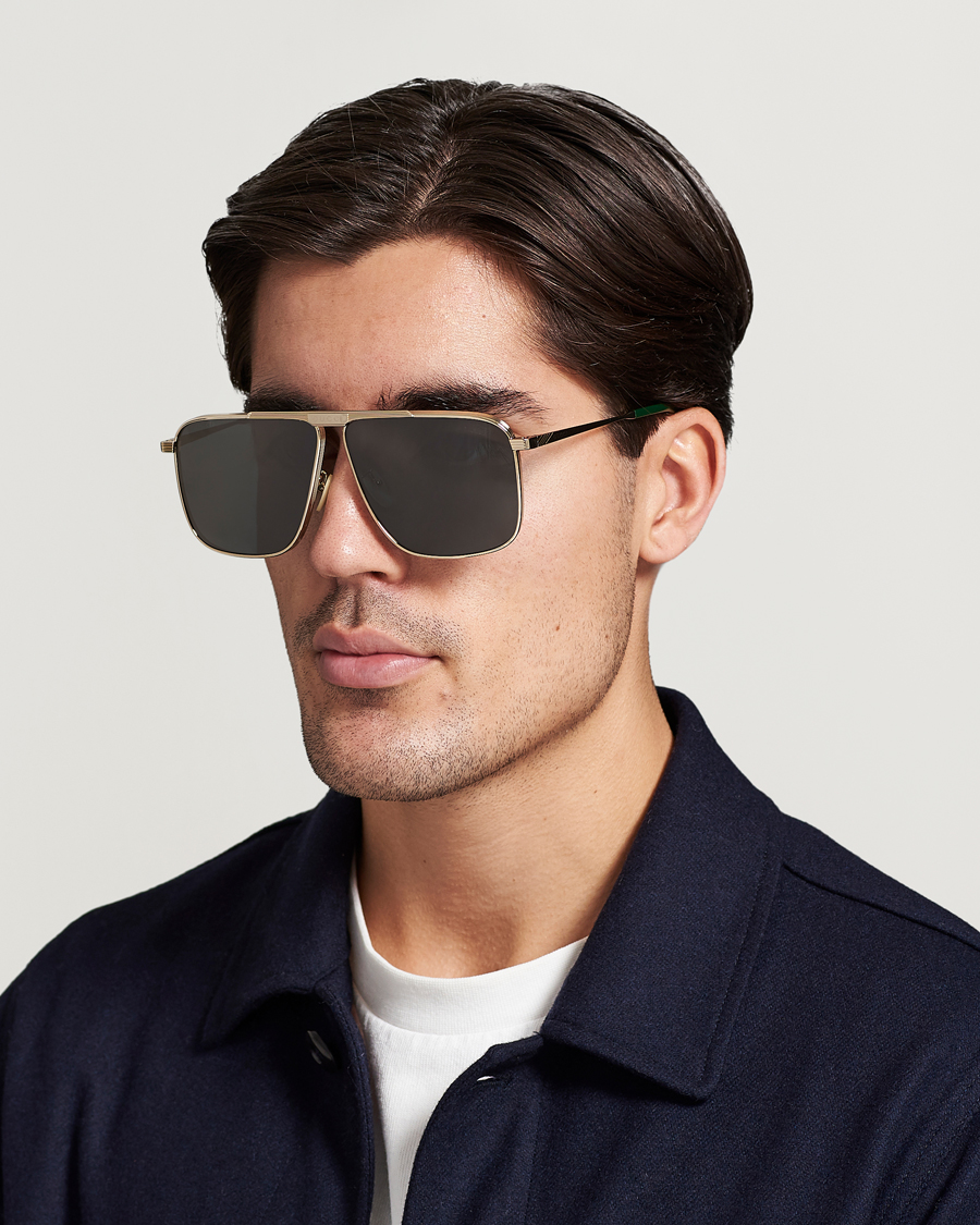 Herren | Eckige Sonnenbrillen | Gucci | GG8040S Sunglasses Gold/Green
