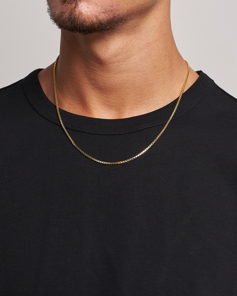 Tom Wood Square Chain M Necklace Gold bei Care of Carl