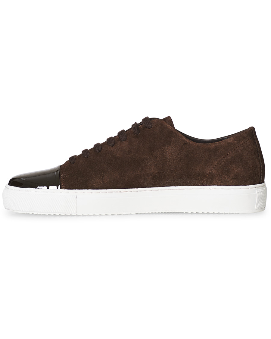 Herren | Axel Arigato Patent Cap Toe Sneaker Brown Suede | Axel Arigato | Patent Cap Toe Sneaker Brown Suede