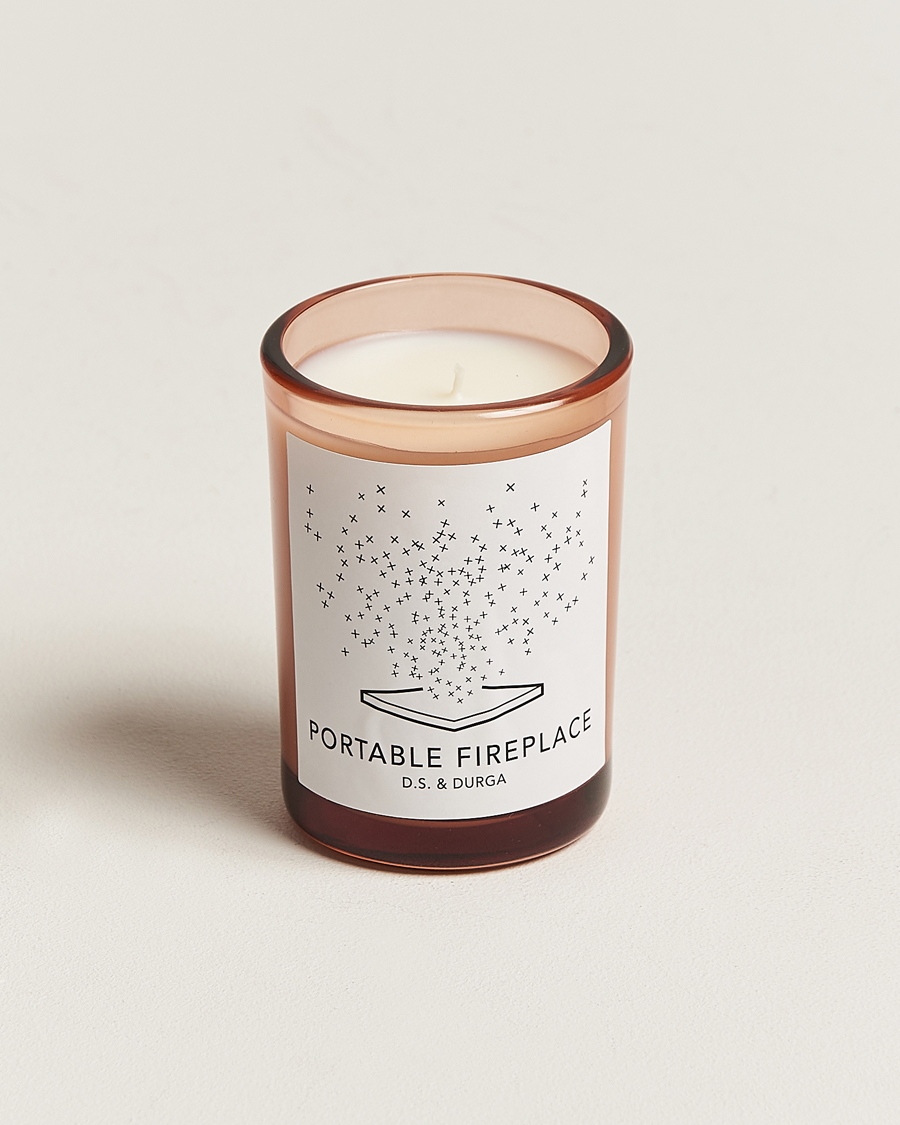 D.S. & Durga Portable Fireplace Scented Candle 200g bei CareOfCarl.de