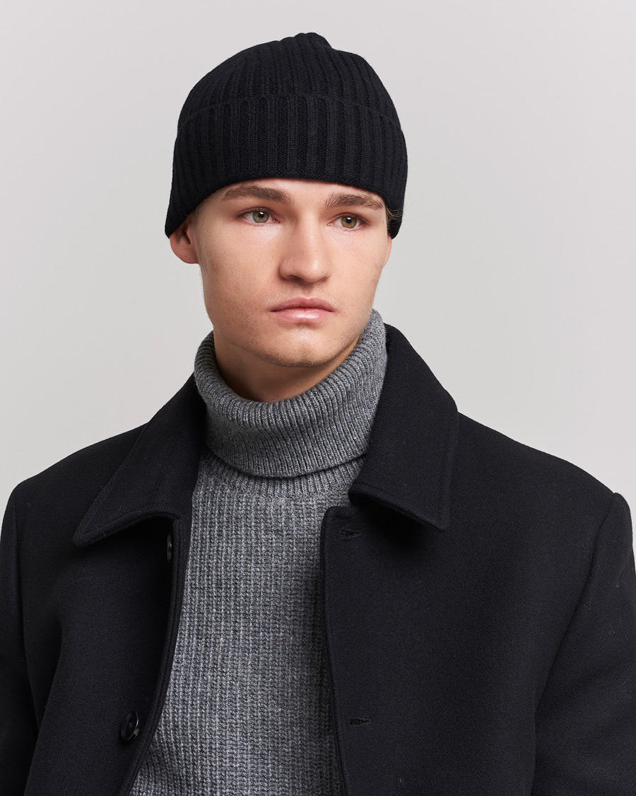 Herren | Amanda Christensen Rib Knitted Cashmere Cap Black | Amanda Christensen | Rib Knitted Cashmere Cap Black