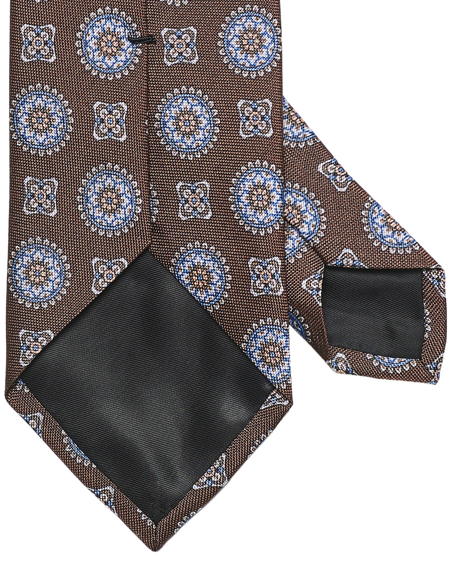 Herren | Amanda Christensen Silk Oxford 8 cm Printed Medallion Tie Brown | Amanda Christensen | Silk Oxford 8 cm Printed Medallion Tie Brown