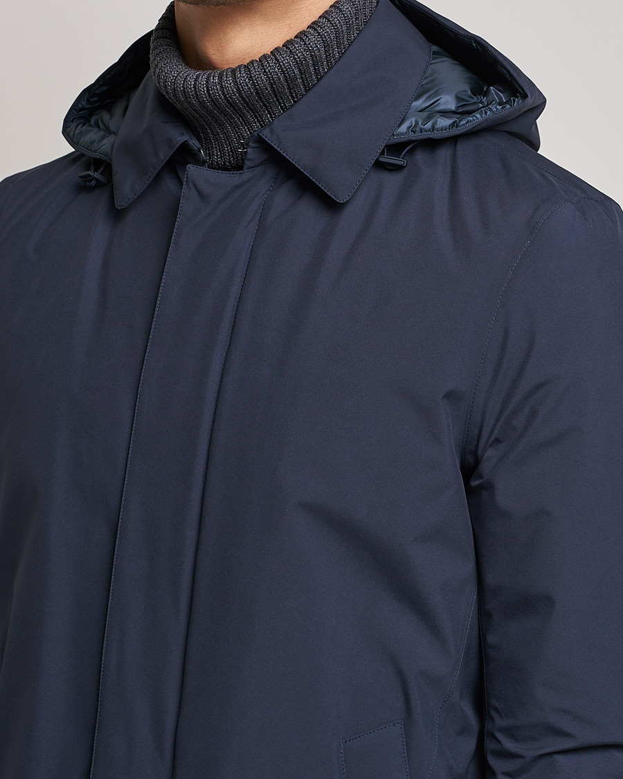 Herno Laminar Waterproof Down Coat Navy bei CareOfCarl.de