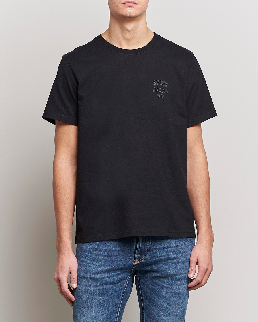 Herren |  | Nudie Jeans | Roy Logo Crew Neck Tee Black