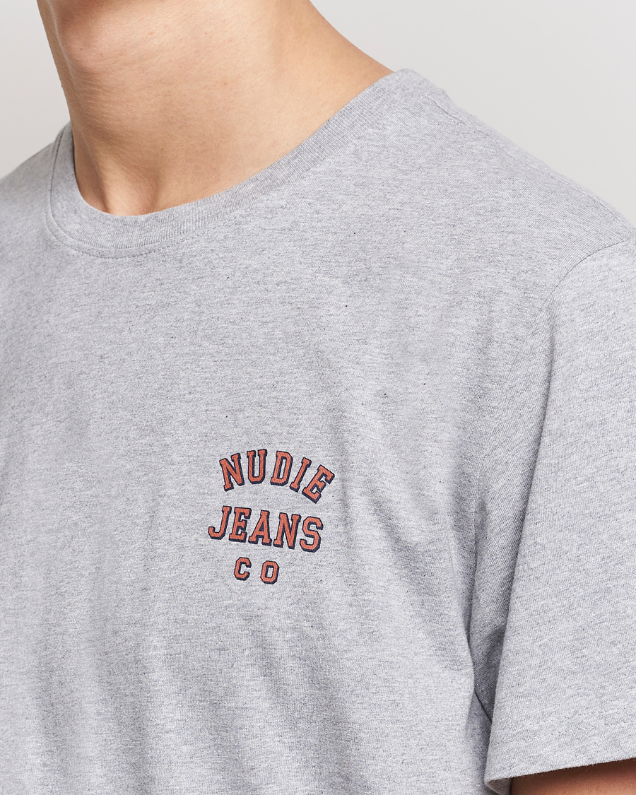 Herren | T-Shirts | Nudie Jeans | Roy Logo Crew Neck Tee Grey melange