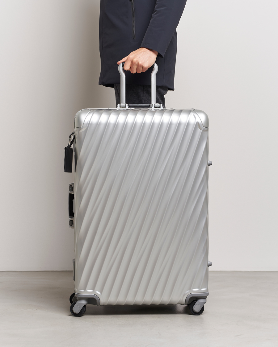 Herr |  |  | TUMI Extended Trip Aluminum Packing Case Silver