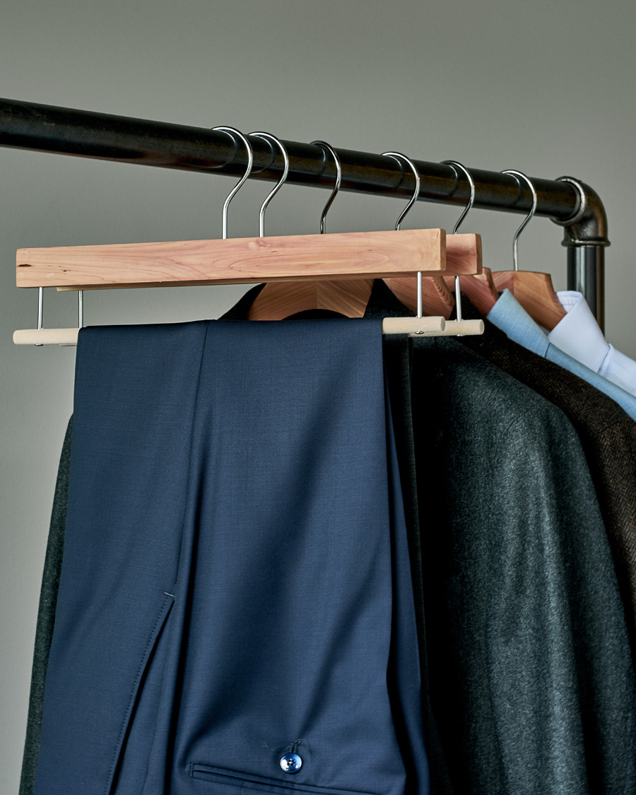 Herren | Care with Carl 2-Pack Cedar Wood Trouser Hanger | Care with Carl | 2-Pack Cedar Wood Trouser Hanger