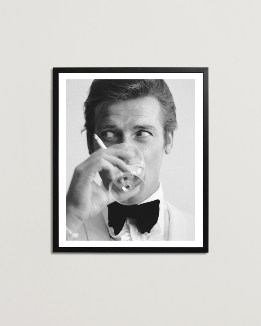 Herren | Bilder | Sonic Editions | Framed Roger Moore Shaken Not Stirred