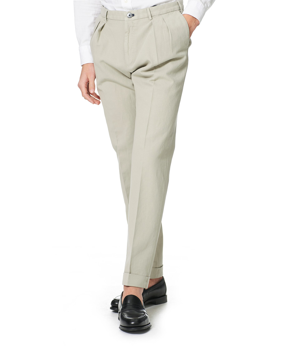 Herren | Hosen | Incotex | Carrot Fit Pleated Trousers Beige