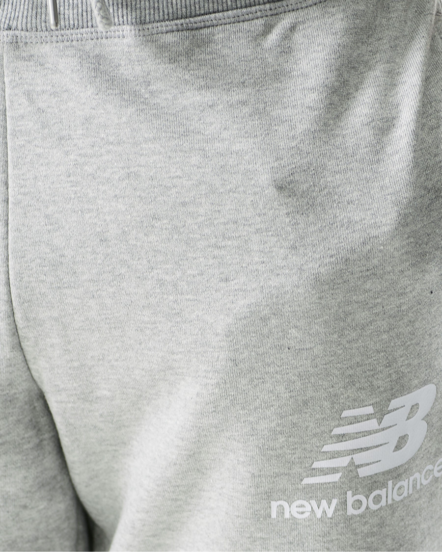 Herren | Hosen | New Balance | NB Essentials Stacked Logo Sweatpant Athletic Grey