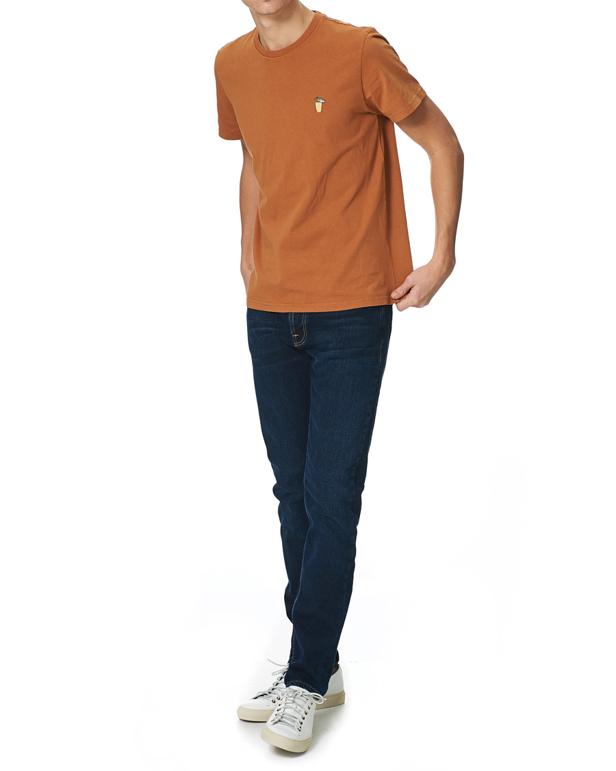 Herren | T-Shirts | Nudie Jeans | Roy Drink Crew Neck Tee Burnt Orange