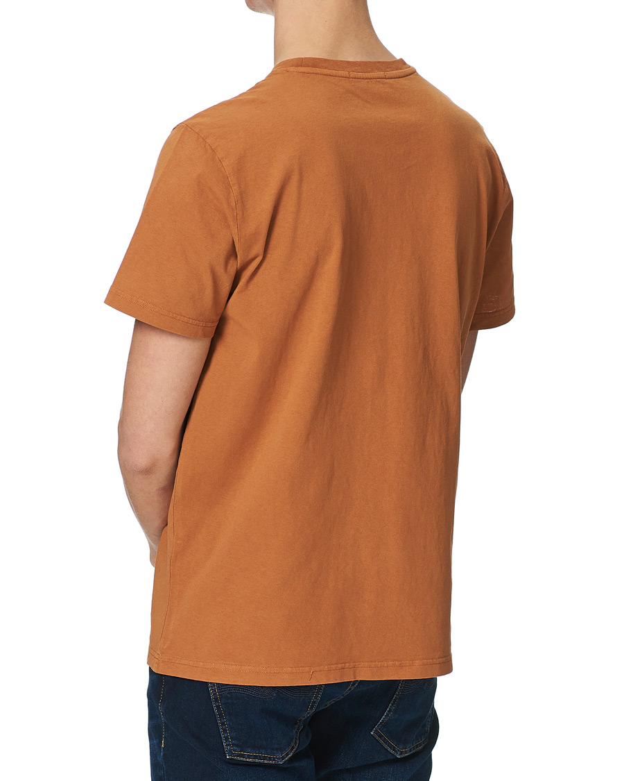 Herren | T-Shirts | Nudie Jeans | Roy Drink Crew Neck Tee Burnt Orange