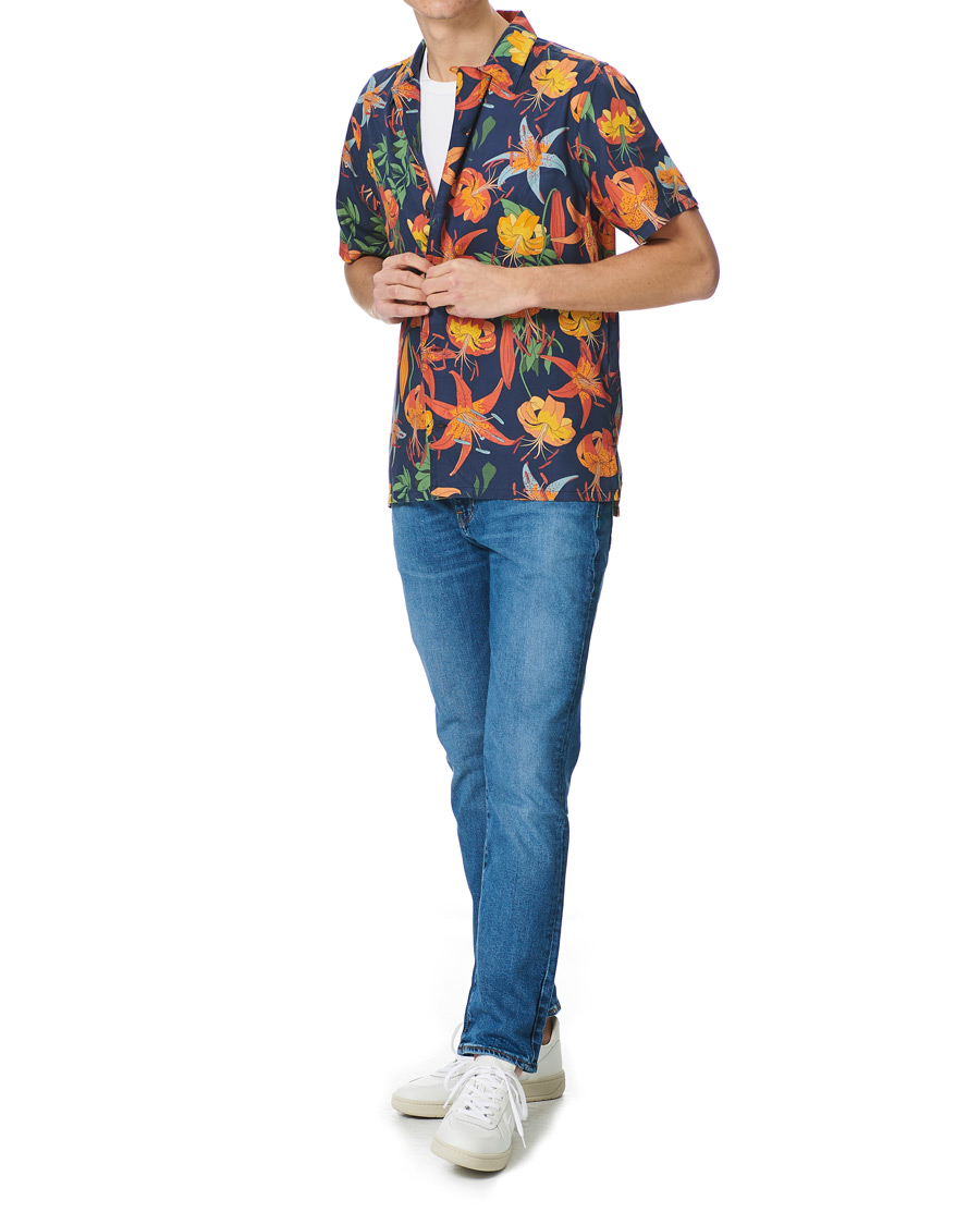 Herren | Hemden | Nudie Jeans | Arvid Printed Lillies Short Sleeve Shirt Deep Blue