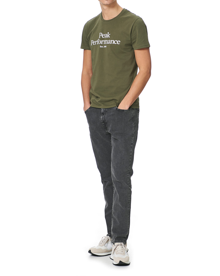Herren | T-Shirts | Peak Performance | Original Logo Crew Neck Tee Pine Neddle