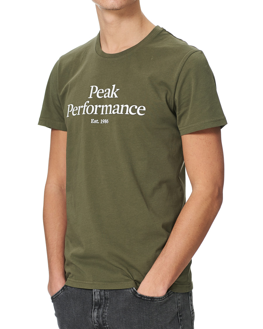 Herren | T-Shirts | Peak Performance | Original Logo Crew Neck Tee Pine Neddle
