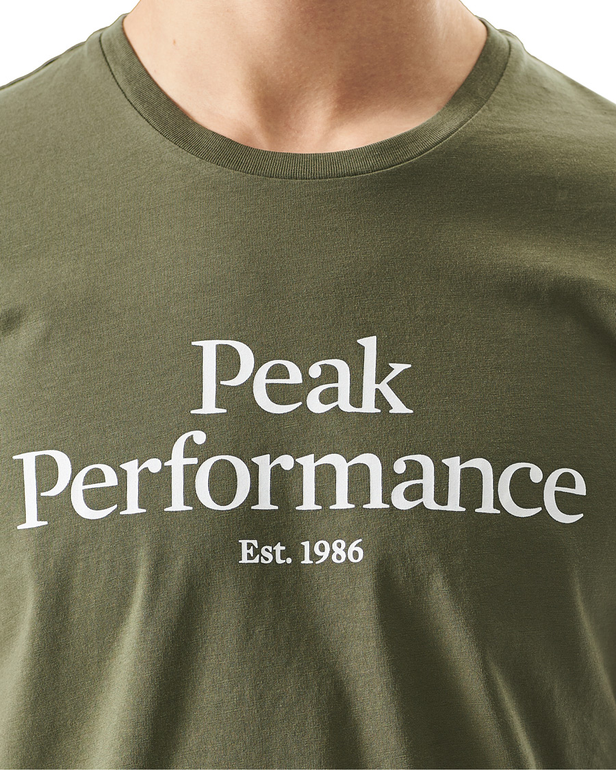 Herren | T-Shirts | Peak Performance | Original Logo Crew Neck Tee Pine Neddle