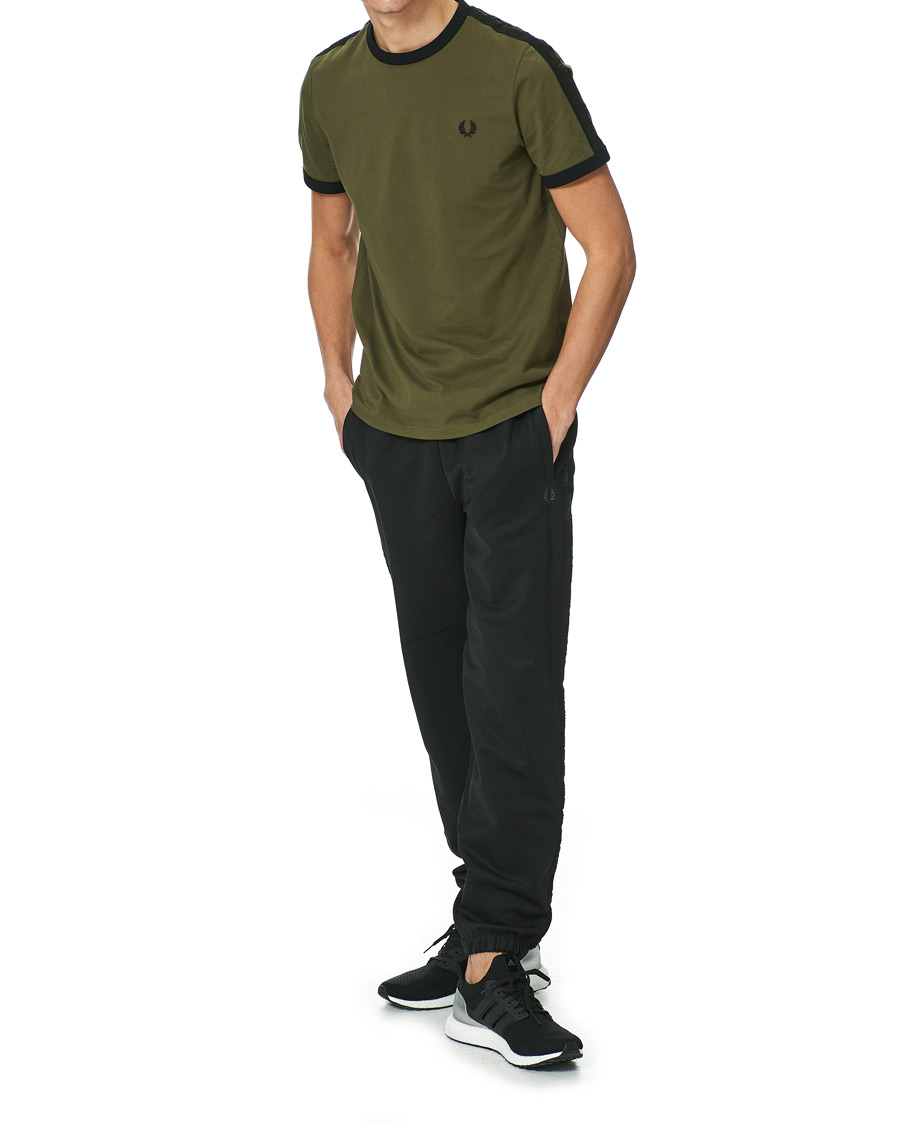 Herren | T-Shirts | Fred Perry | Tonal Tape Ringer T-shirt Military Green