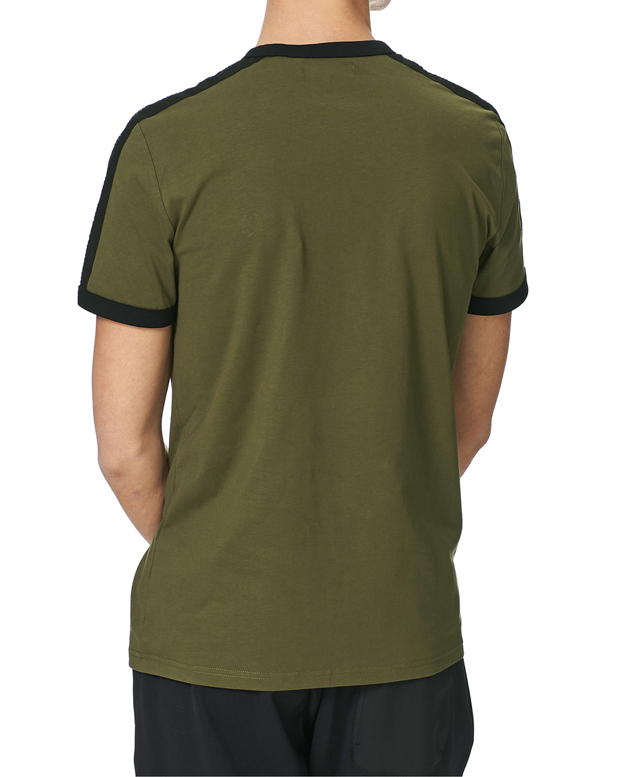 Herren | T-Shirts | Fred Perry | Tonal Tape Ringer T-shirt Military Green