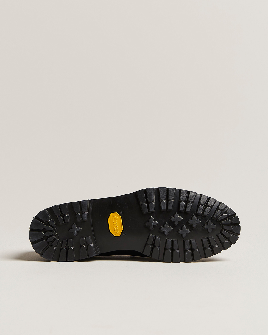 Herren | Crockett & Jones x Tärnsjö Garveri Boston Milled Grain Vibram Cleated Sole Black Calf | Crockett & Jones x Tärnsjö Garveri | Boston Milled Grain Vibram Cleated Sole Black Calf