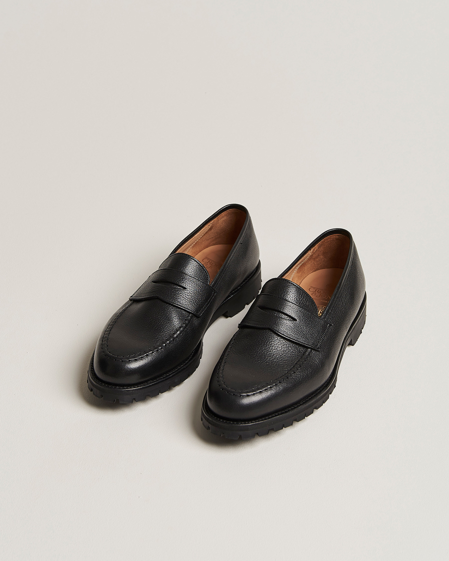 Herren | Handgefertigte Schuhe | Crockett & Jones x Tärnsjö Garveri | Boston Milled Grain Vibram Cleated Sole Black Calf