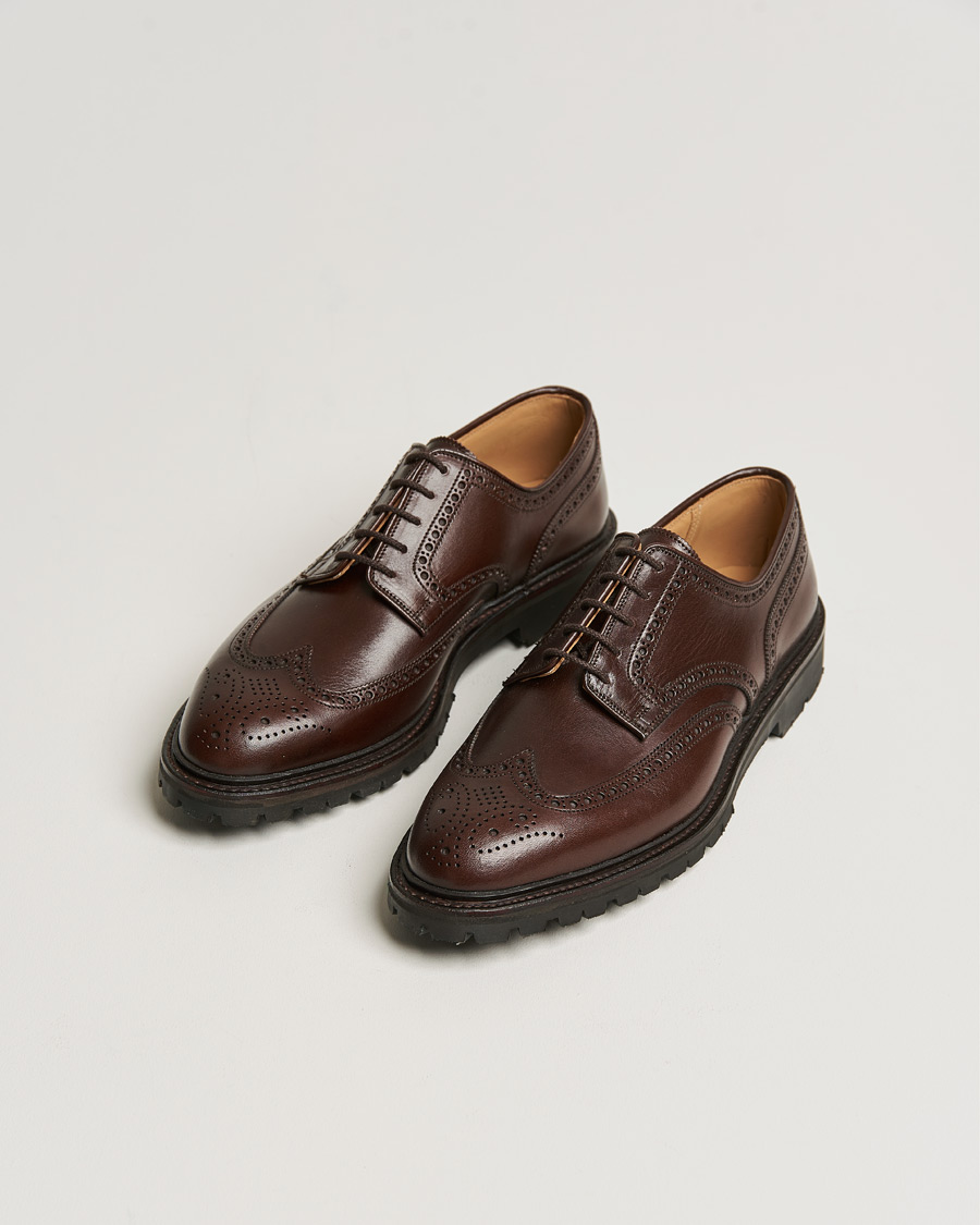 Herren | Crockett & Jones x Tärnsjö Garveri Pembroke Vibram Cleated Sole Dk Brown Calf | Crockett & Jones x Tärnsjö Garveri | Pembroke Vibram Cleated Sole Dk Brown Calf