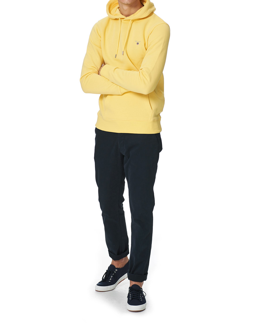 GANT Original Shield Logo Hoodie Banana Yellow bei Care of Carl