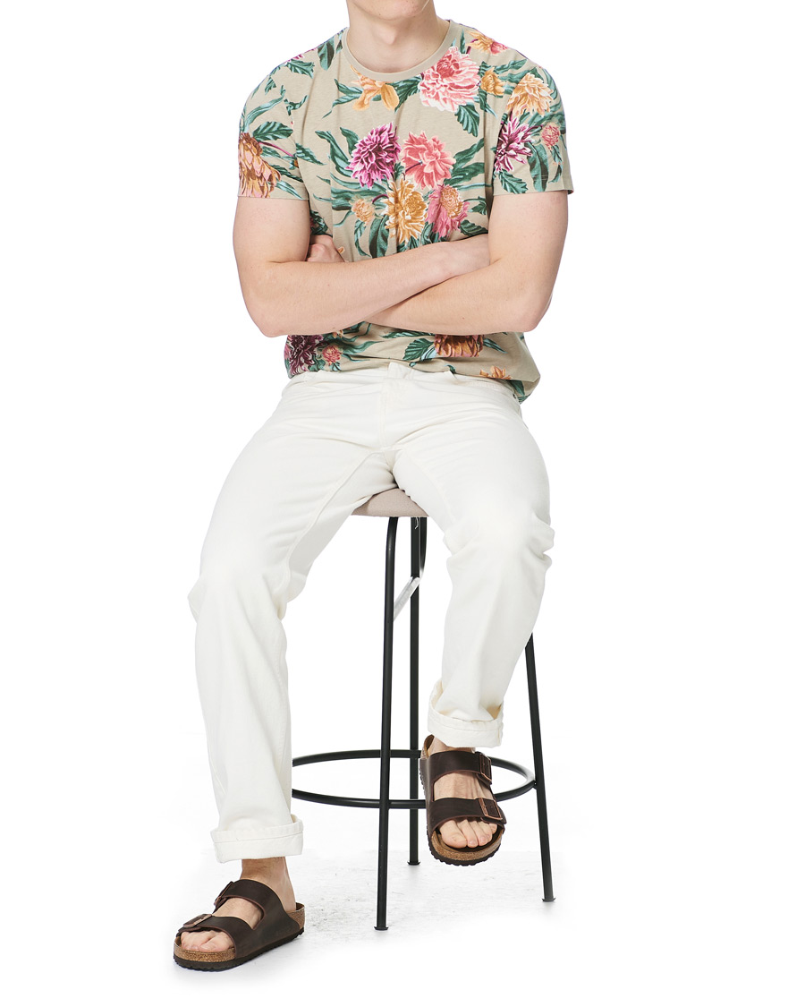 Herren | T-Shirts | GANT | Dalia Printed Flower Tee Plaza Taupe
