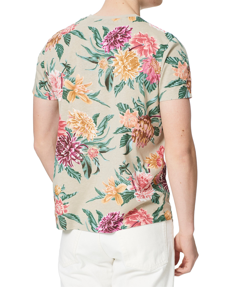 Herren | T-Shirts | GANT | Dalia Printed Flower Tee Plaza Taupe