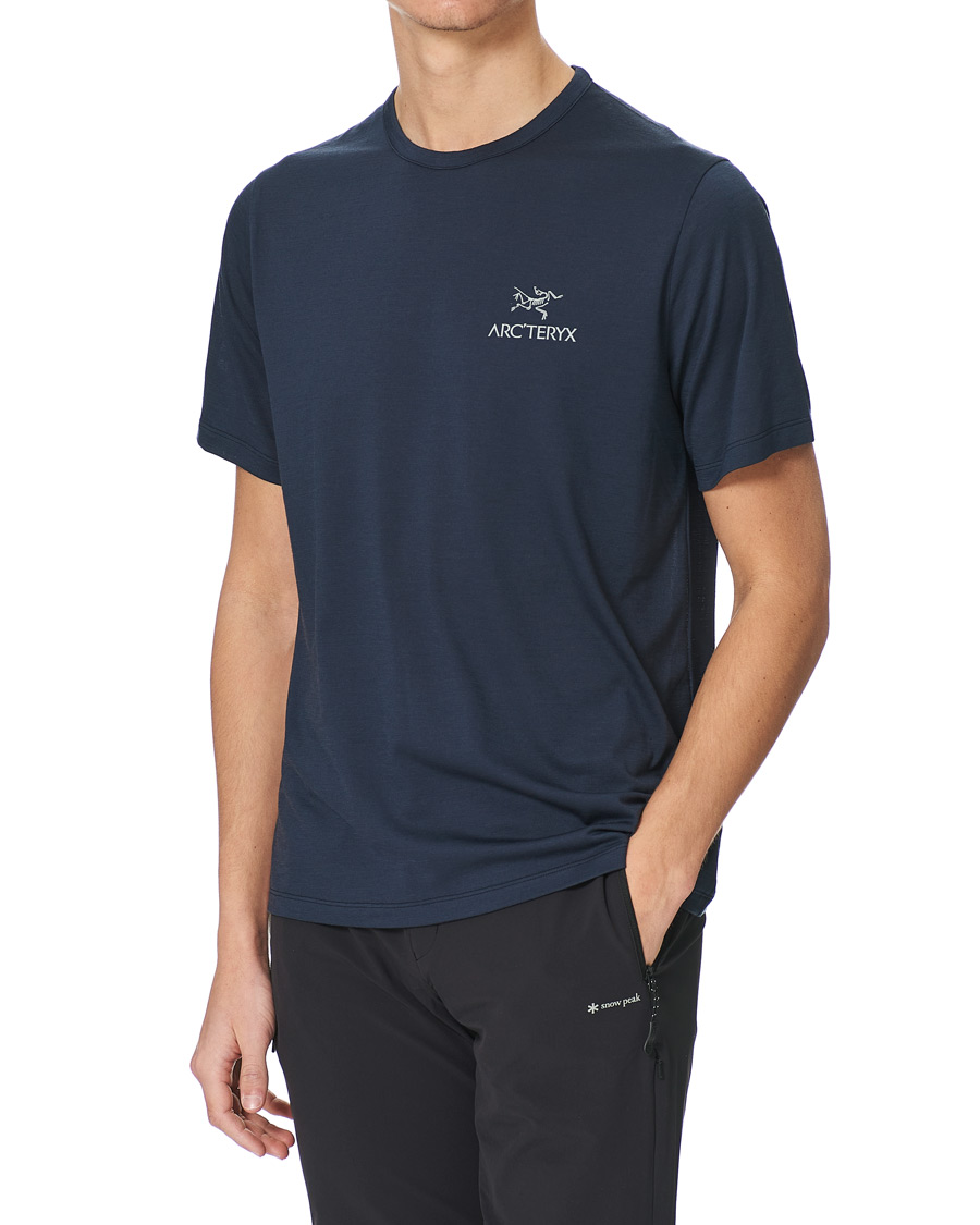 Herren | T-Shirts | Arc'teryx | Arc´Logo Emblem Wool T-shirt Black Sapphire
