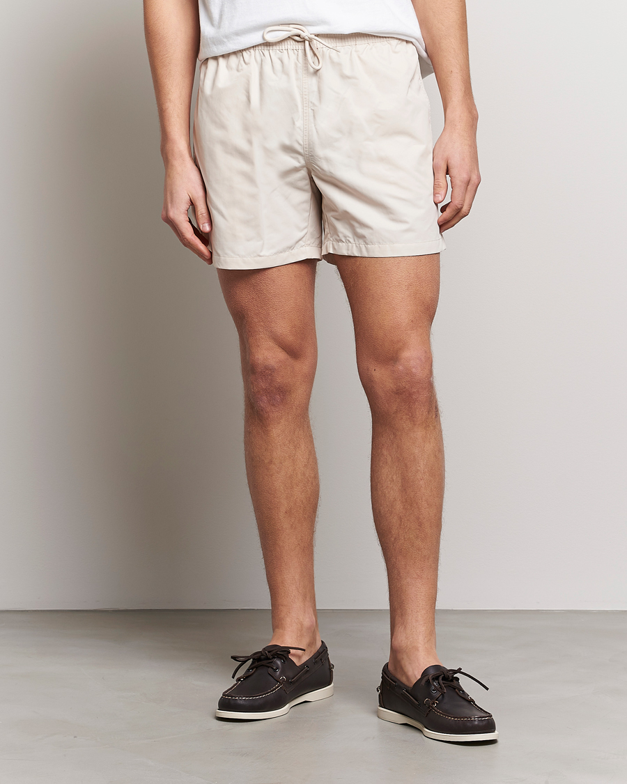 Herr | Badbyxor | Colorful Standard | Classic Organic Swim Shorts Ivory White