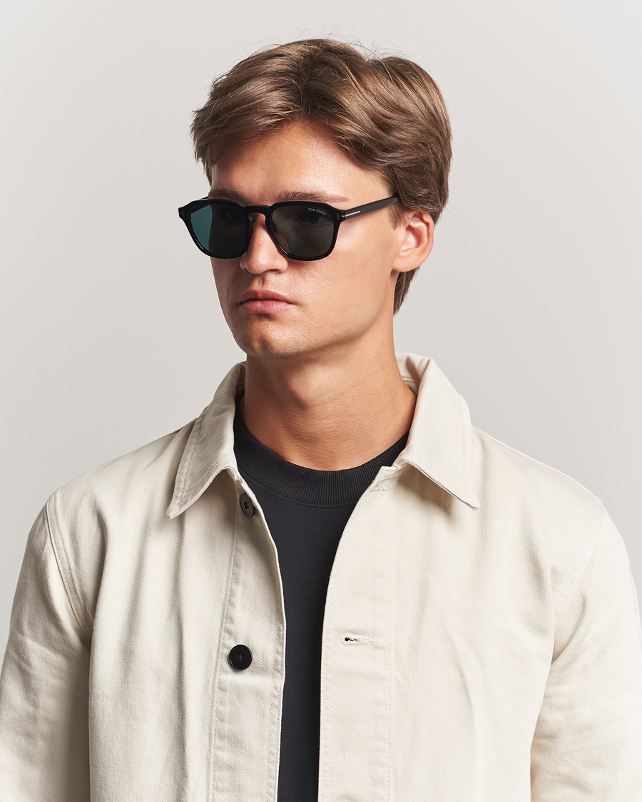 Tom Ford Avery Sunglasses Shiny Black/Blue bei Care of Carl