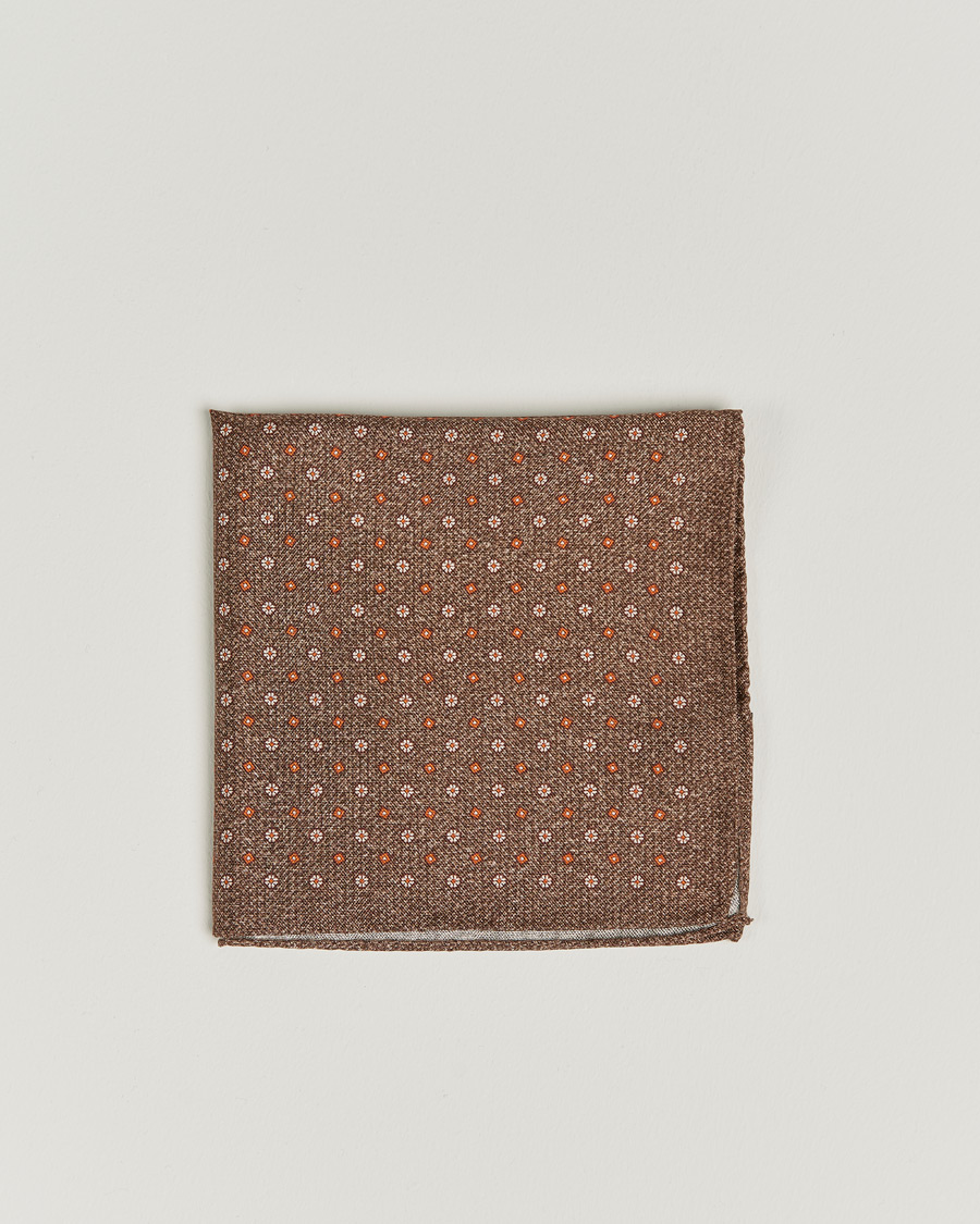 Herren | Amanda Christensen Silk Oxford Printed Flower Pocket Square Brown | Amanda Christensen | Silk Oxford Printed Flower Pocket Square Brown