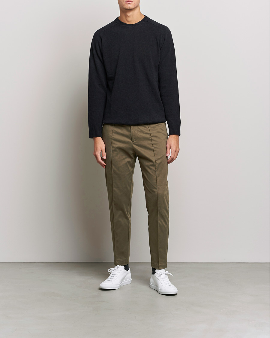 Herren | Hosen | Tiger of Sweden | Sosa Brushed Satin Trouser Olive Extreme