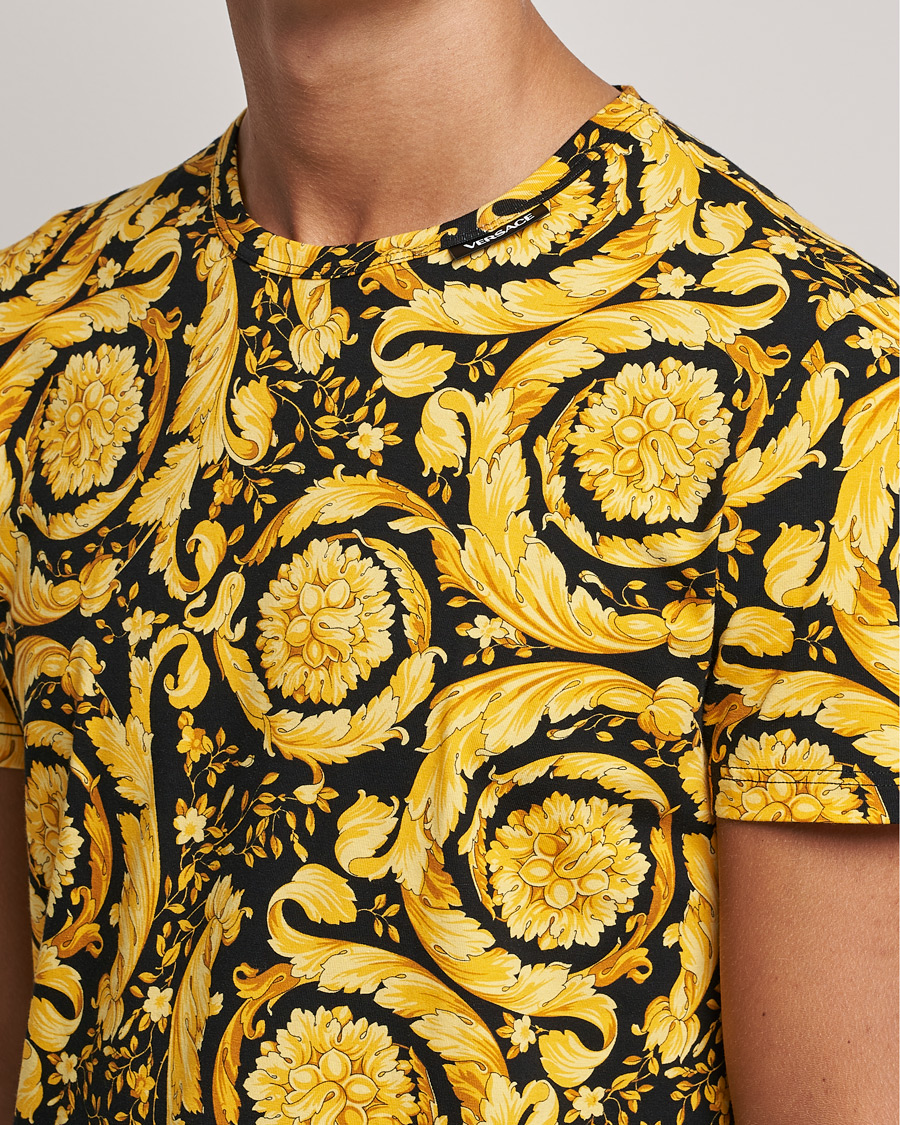 Herren | T-Shirts | Versace | Barocco Print Tee Black/Gold