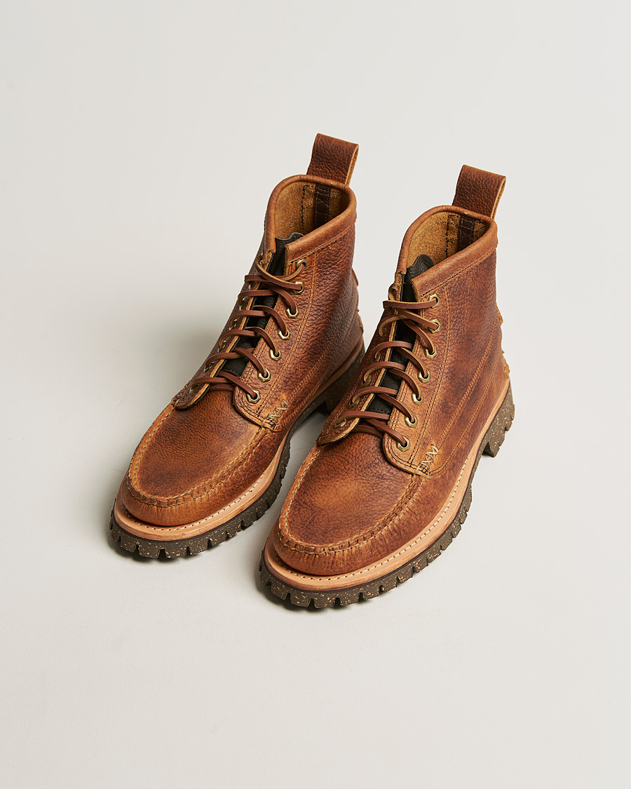 Herren | Yuketen Cortina Sole Angler Boots Brown Grain Calf | Yuketen | Cortina Sole Angler Boots Brown Grain Calf