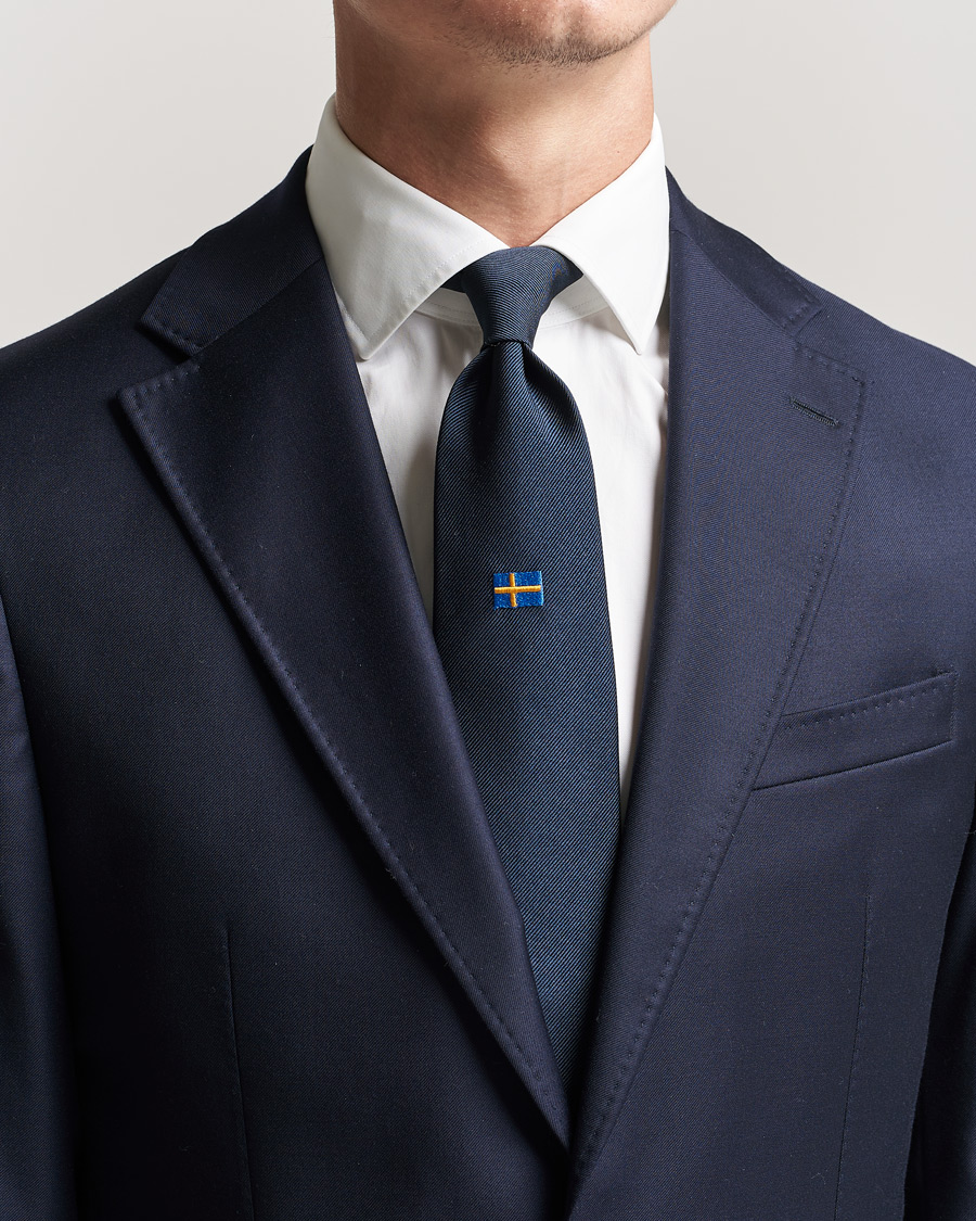 Herren | E. Marinella 3-Fold Swedish Bandiera Silk Tie Navy | E. Marinella | 3-Fold Swedish Bandiera Silk Tie Navy