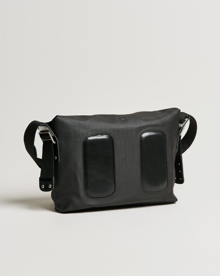 Herren | Brooks England Barbican Cotton Canvas 13L Shoulder Bag Black | Brooks England | Barbican Cotton Canvas 13L Shoulder Bag Black