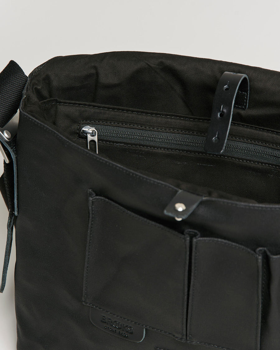 Herren | Brooks England Barbican Cotton Canvas 13L Shoulder Bag Black | Brooks England | Barbican Cotton Canvas 13L Shoulder Bag Black