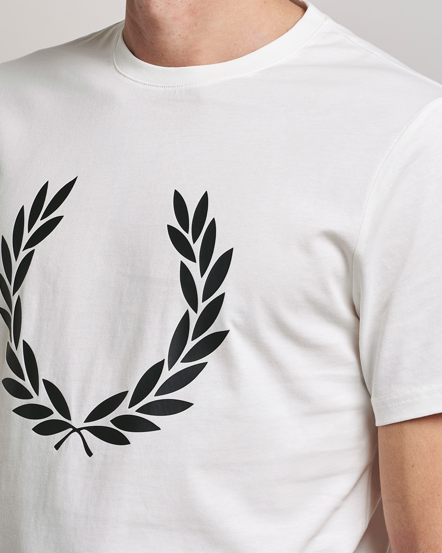 Herren | T-Shirts | Fred Perry | Laurel Wreath T-Shirt Snow White
