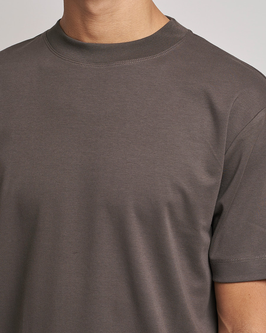 Herren | T-Shirts | Sunspel | Brushed Cotton Mock Neck Tee Dark Walnut