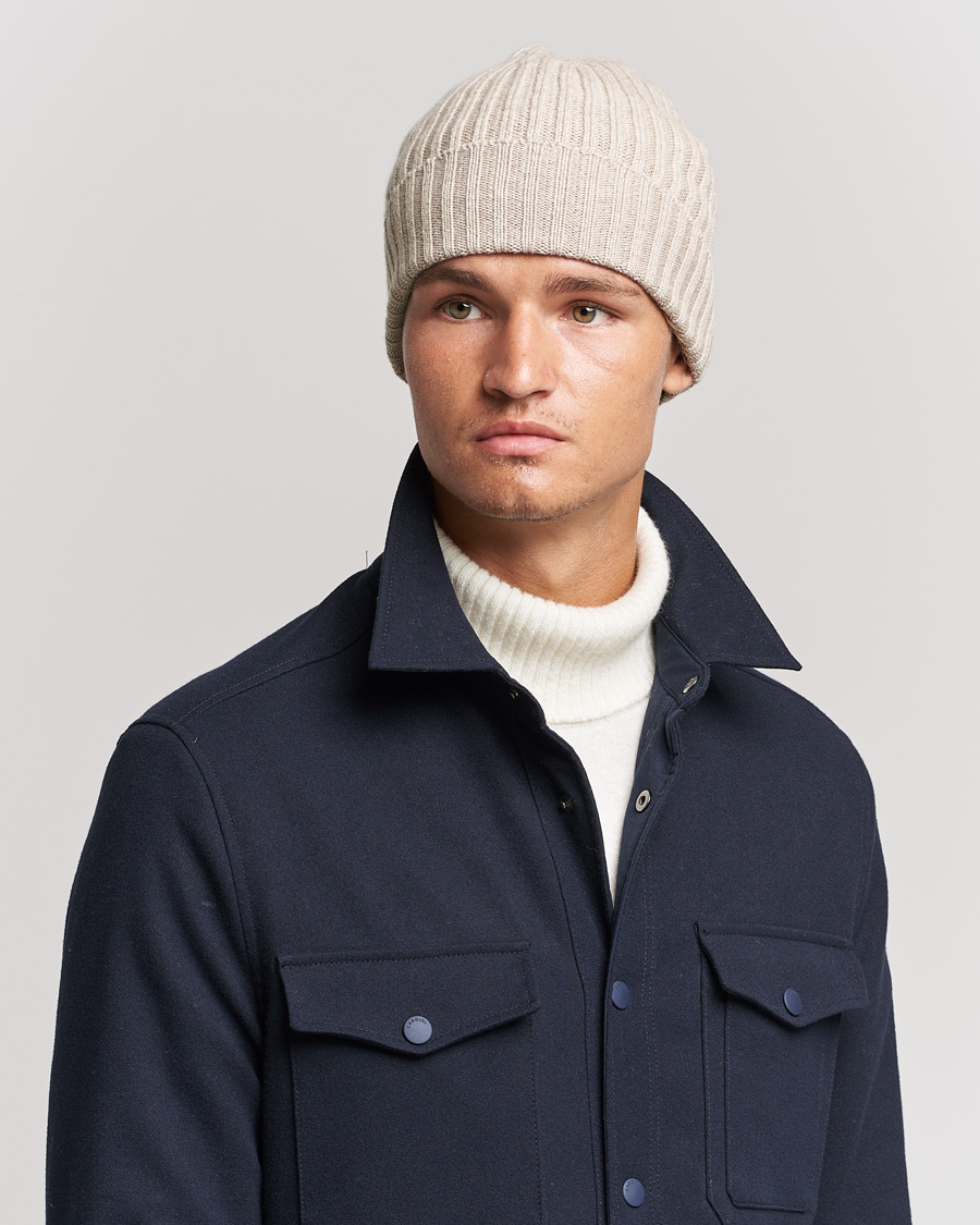 Herren | Piacenza Cashmere Ribbed Cashmere Beanie Light Beige | Piacenza Cashmere | Ribbed Cashmere Beanie Light Beige