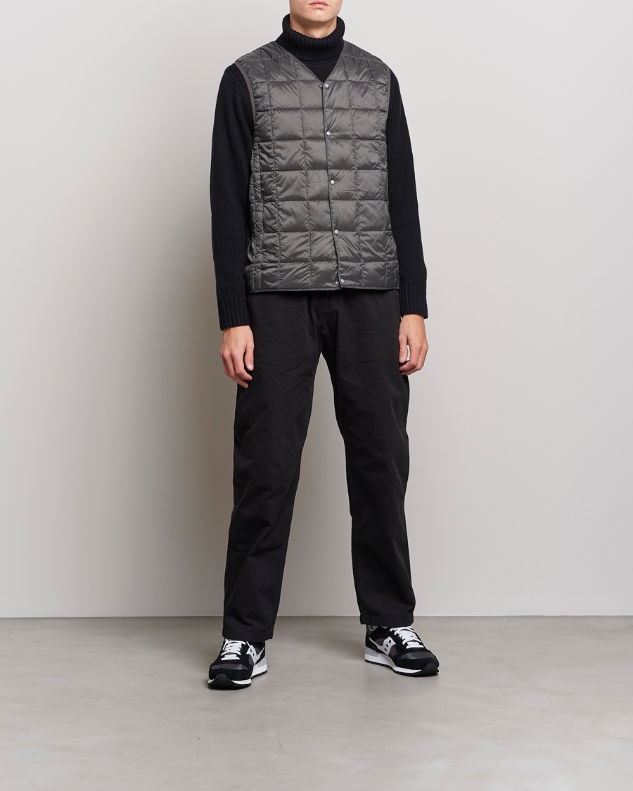 Herren | TAION | TAION | V-Neck Lightweight Down Vest Charcoal