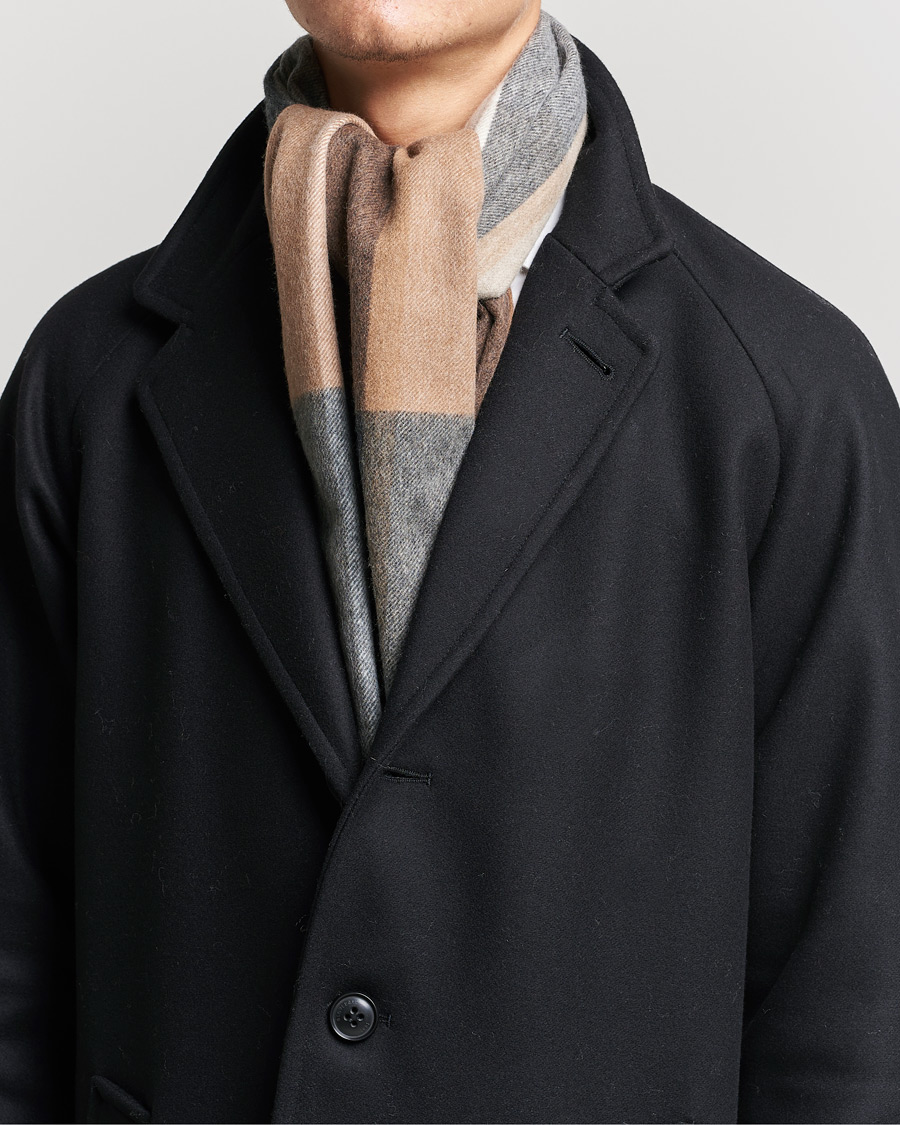 Herren | Begg & Co | Begg & Co | Vale Sitwell Lambswool/Cashmere Scarf Charcoal Natural