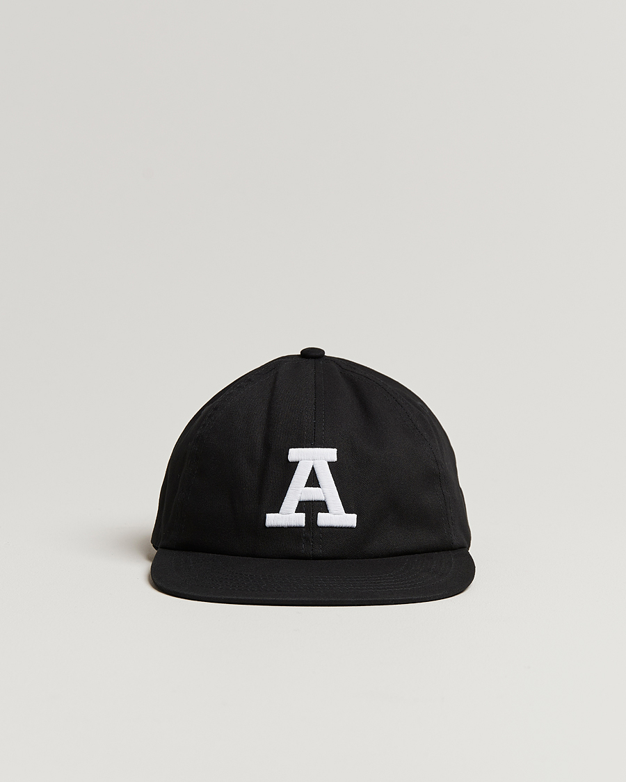 Herren | Axel Arigato Varsity A Flat Cap Black | Axel Arigato | Varsity A Flat Cap Black
