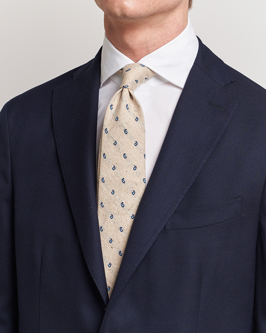 Herren |  | Amanda Christensen | Silk/Linen/Cotton Paisley 8cm Tie Sand