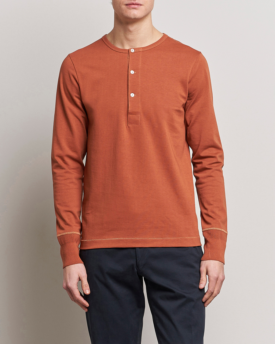 Herren | Granpa-Shirt | Merz b. Schwanen | Classic Organic Cotton Henley Sweater Sierra Red
