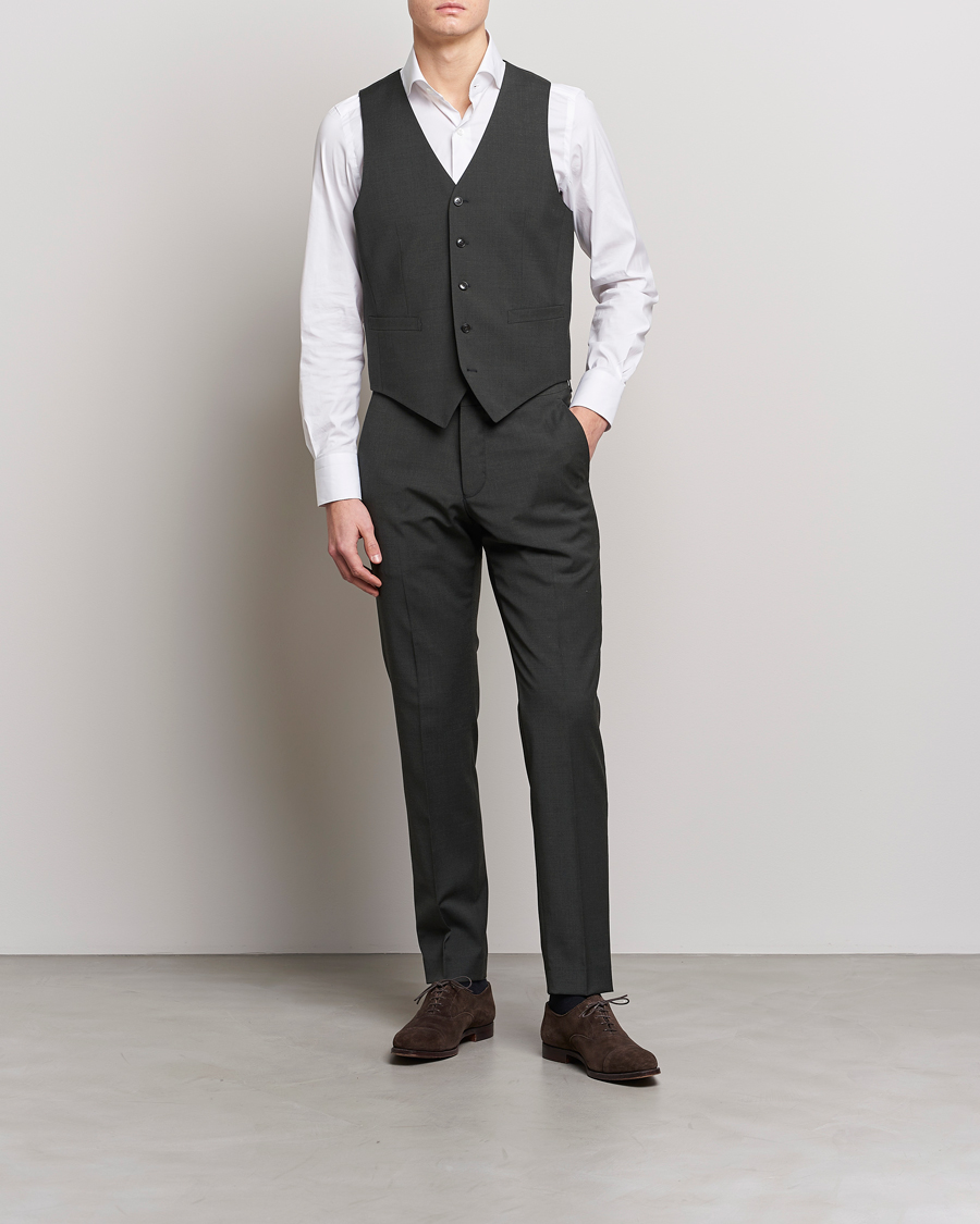 Herren | Westen | Tiger of Sweden | Wayde Wool Travel Waistcoat Olive Extreme