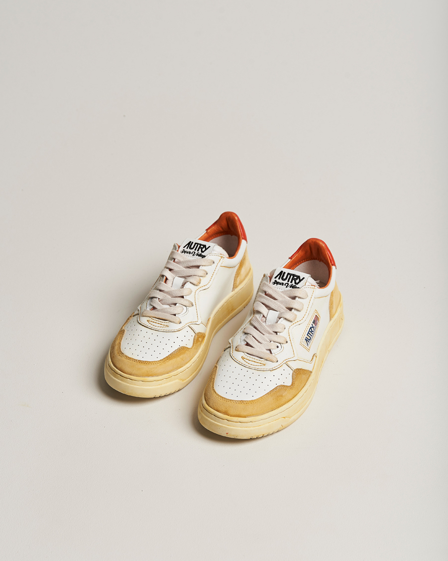 Herren | Autry Super Vintage Low Leather/Suede Sneaker Leat White/Orange | Autry | Super Vintage Low Leather/Suede Sneaker Leat White/Orange