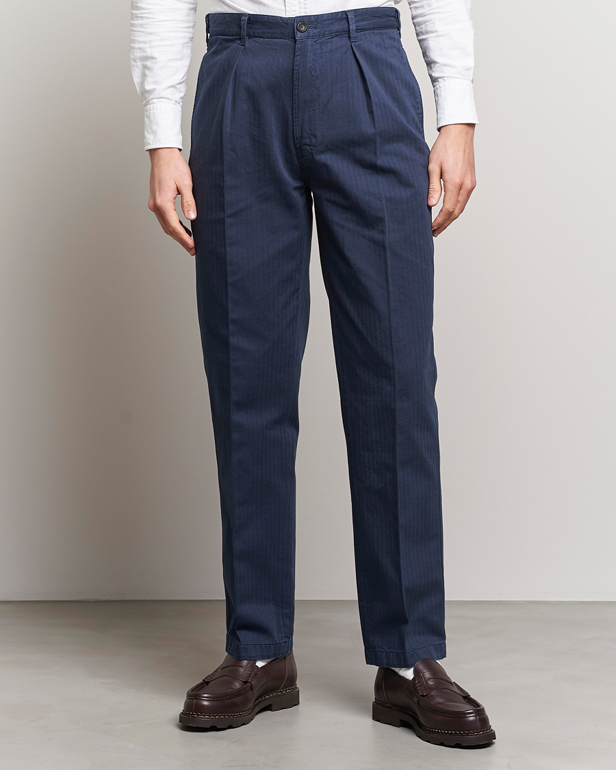Herren |  | Drake's | Cotton Herringbone One Pleat Chino Navy