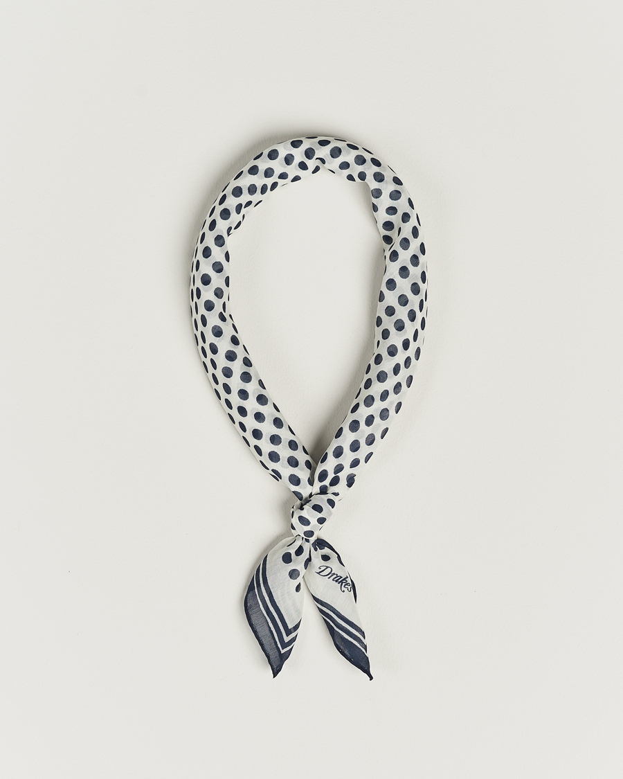 Herren | Drake's All Over Spot Cotton/Silk Bandana Ecru/Navy | Drake's | All Over Spot Cotton/Silk Bandana Ecru/Navy